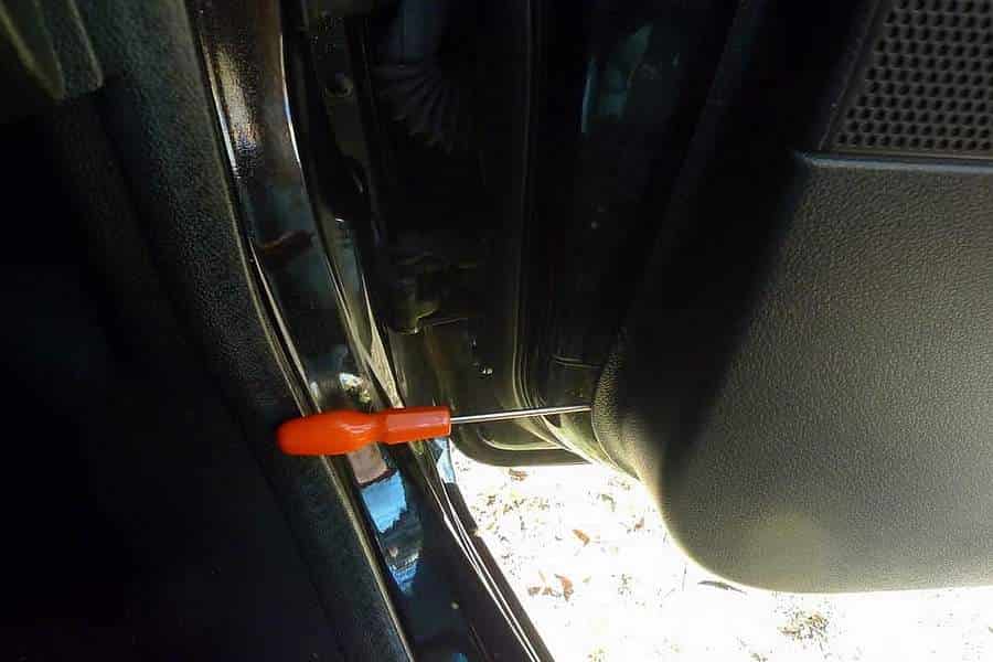 Ford Fiesta mk6, jak rozebrać boczki drzwi? fotorelacja, opis
