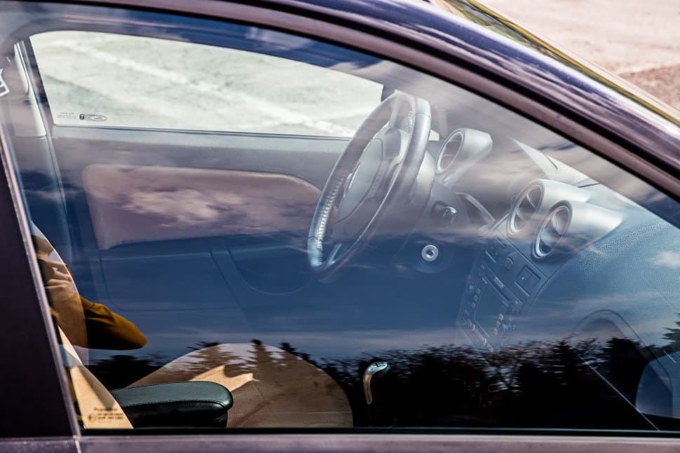Ford Fiesta mk6 wnętrze przez szybę galeria Fiesty mk6 wnętrze przez szybę