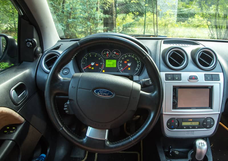 deska rozdzielcza Ford Fiesta mk6 Ghia