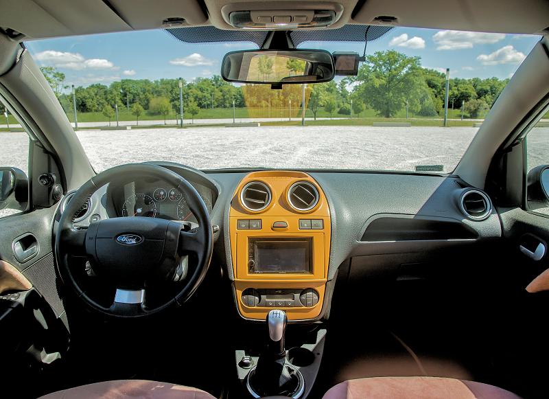 wnętrze Ford Fiesta mk6 Ghia wnętrze Ford Fiesta mk6 Ghia